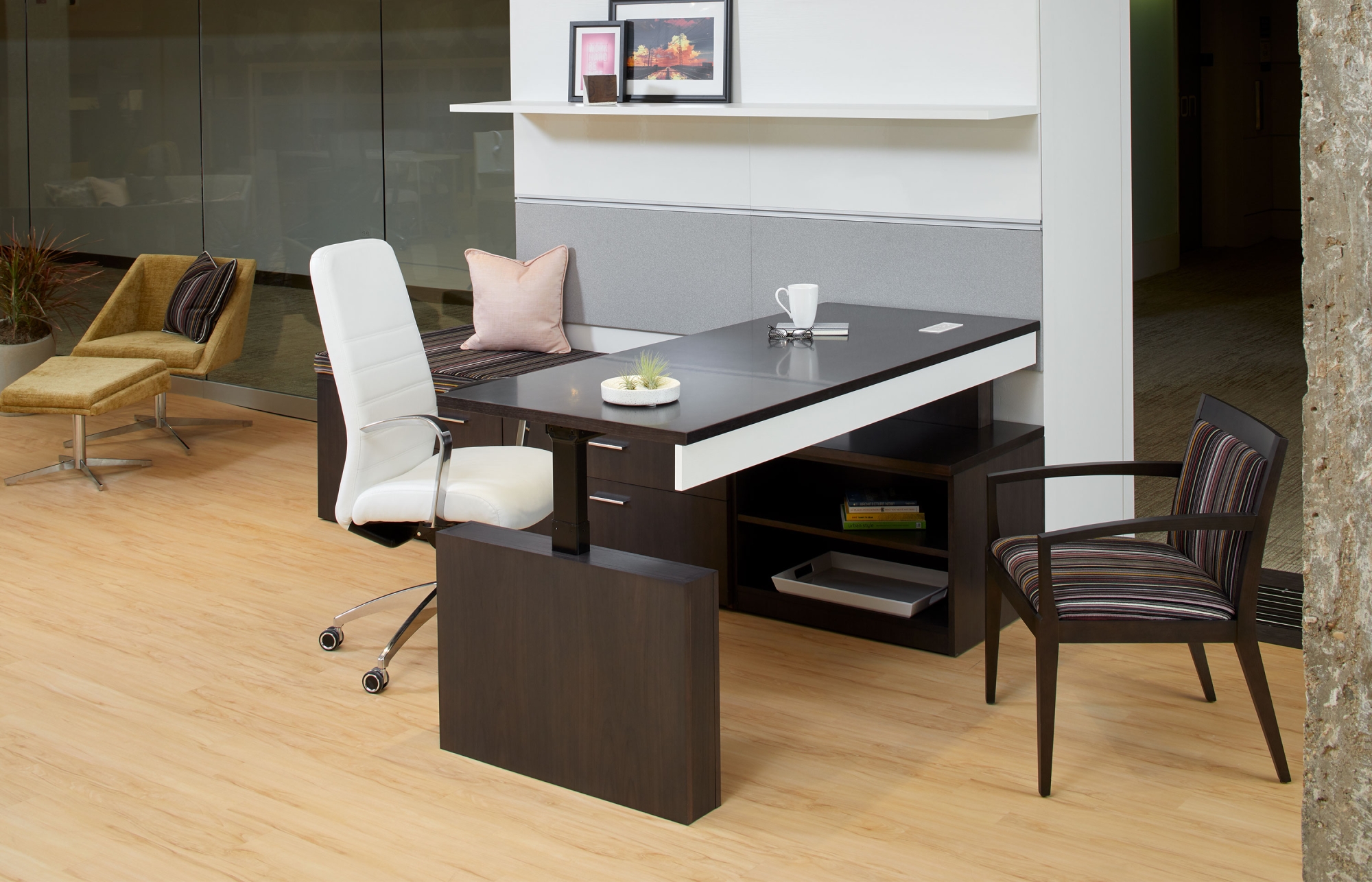 Indiana Furniture NeoCon 2018 Canvas-Gesso HgtAdj Clutch Gleem Bailey